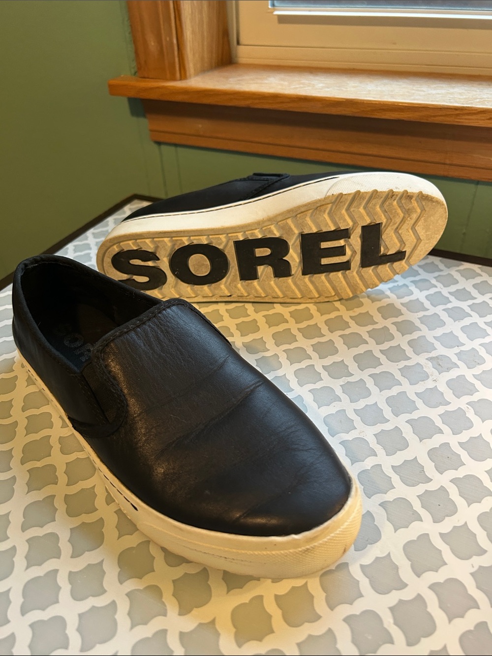 Sorel Black Leather Slip-On Camp sneak sneakers size 10